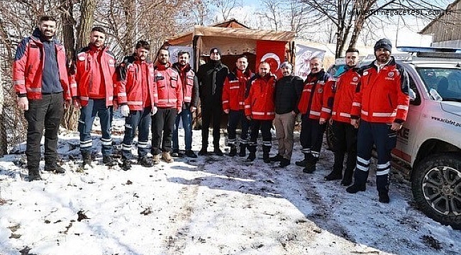 UMKE EKİPLERİ, UKRAYNA SINIRINDA SAVAŞIN YARALARINI SARIYOR